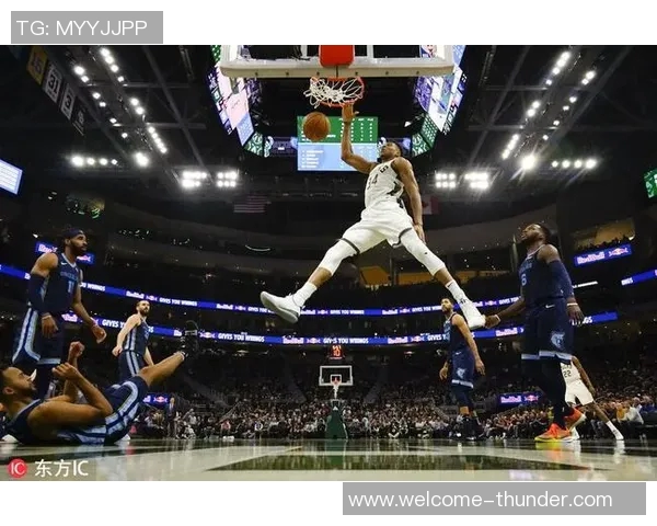 范德彪与字母哥联手助攻大加索尔点赞这一精彩瞬间